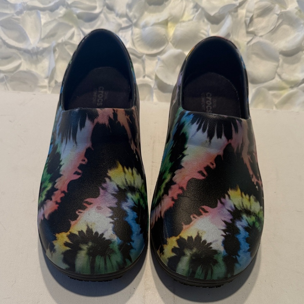 CROCS Kids Tie-Dye Slippers - Black and Multicolor